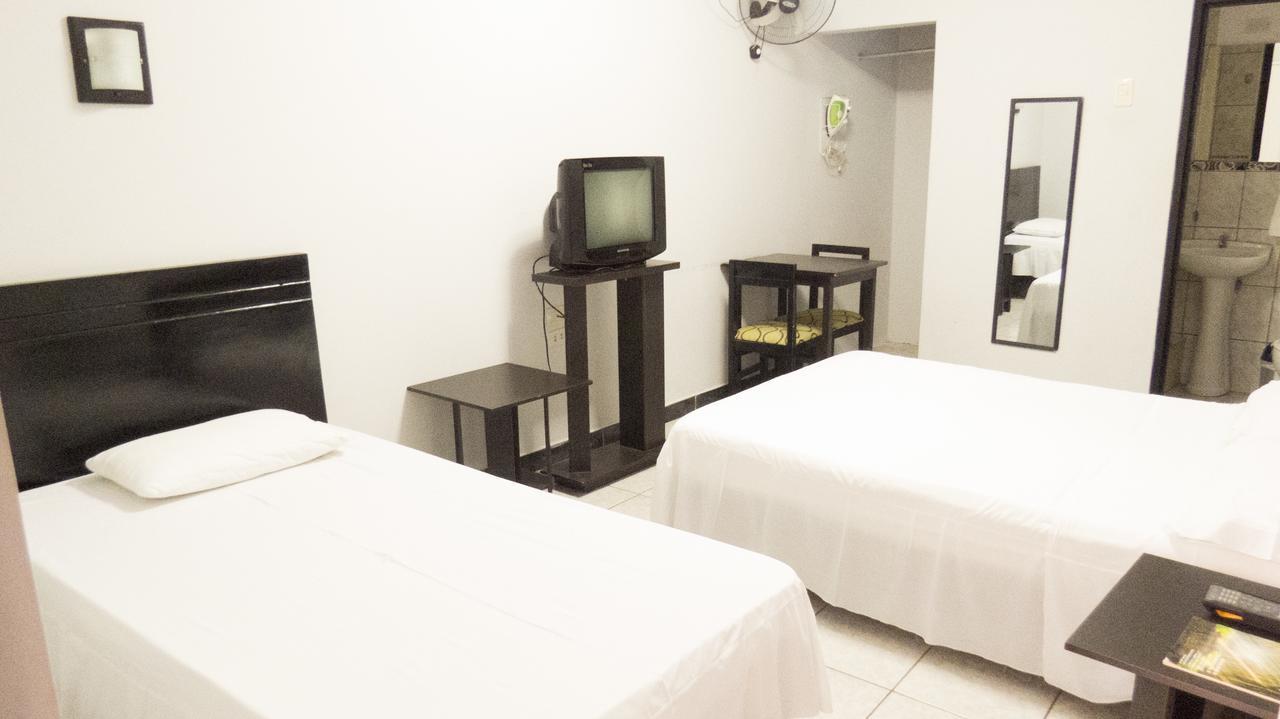Jer'S Hostal Tumbes Eksteriør bilde