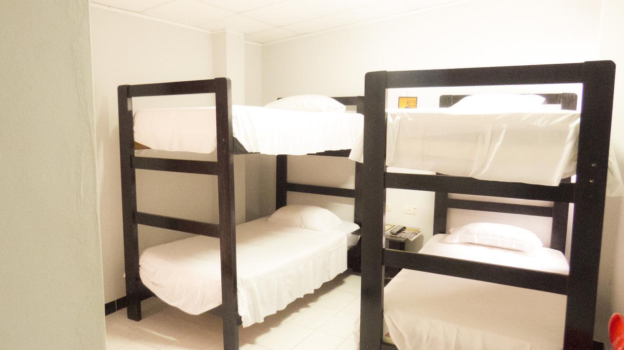 Jer'S Hostal Tumbes Eksteriør bilde