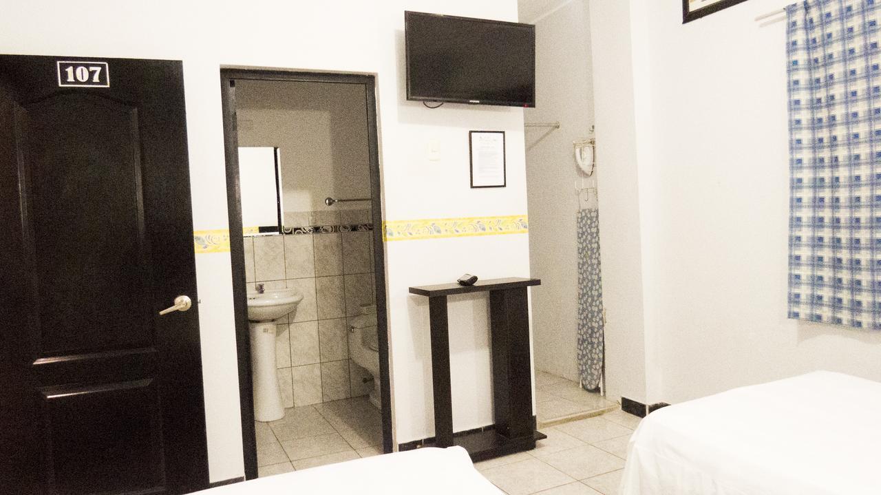 Jer'S Hostal Tumbes Eksteriør bilde