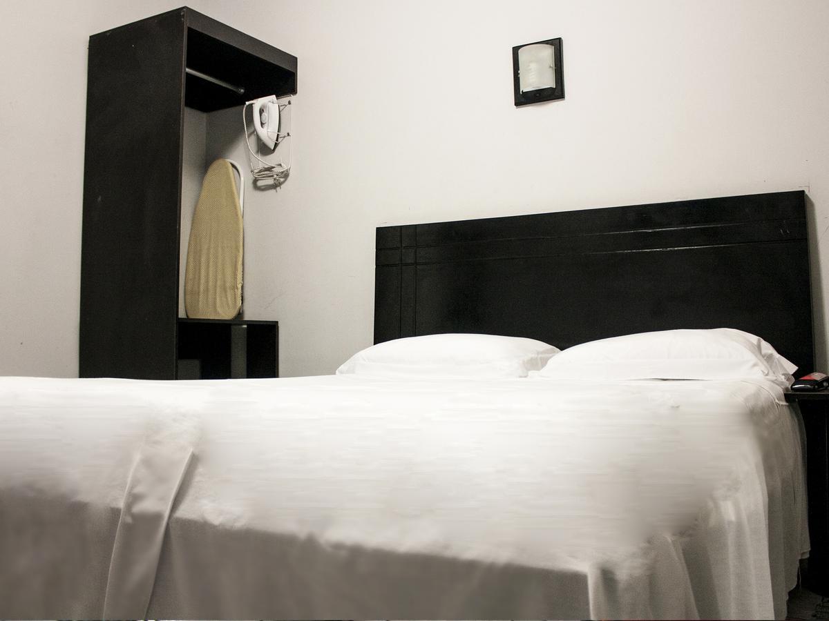 Jer'S Hostal Tumbes Eksteriør bilde