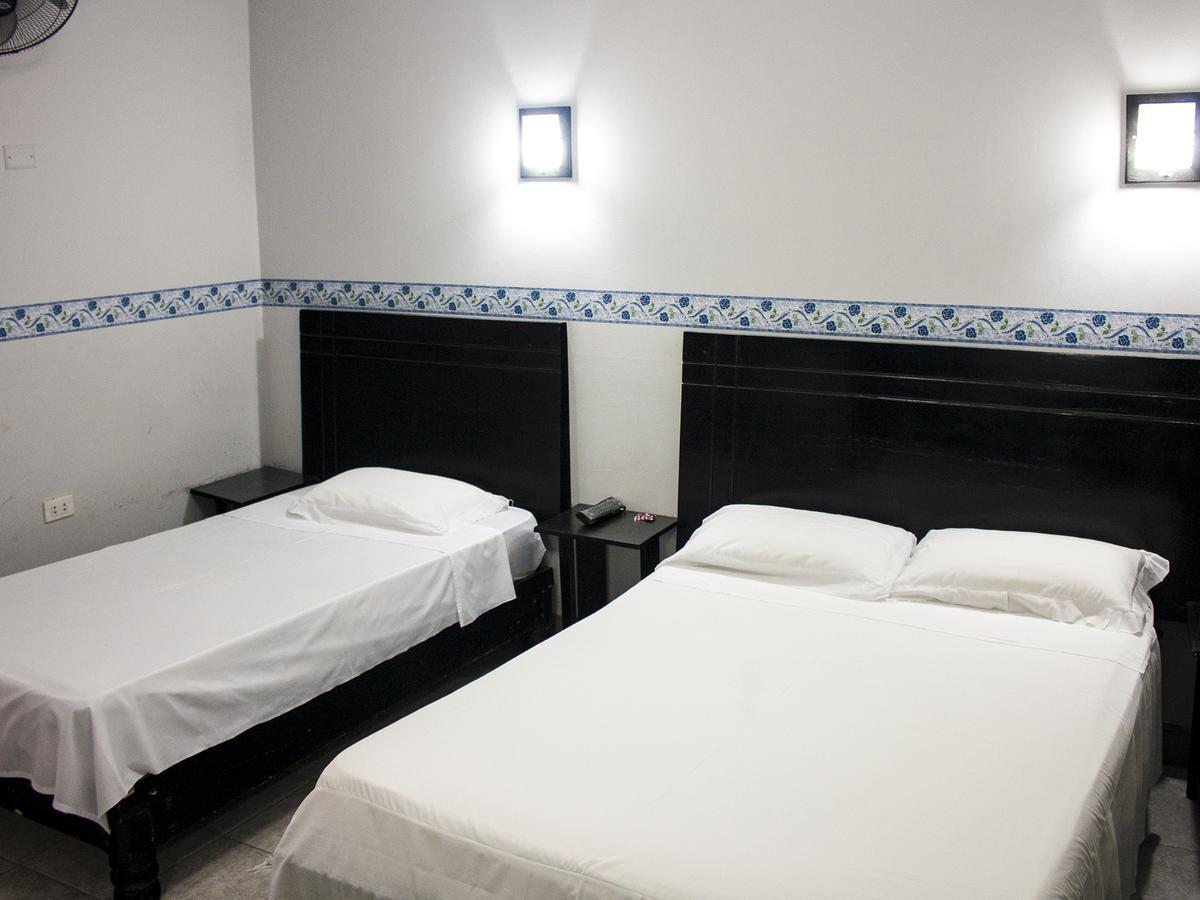 Jer'S Hostal Tumbes Eksteriør bilde