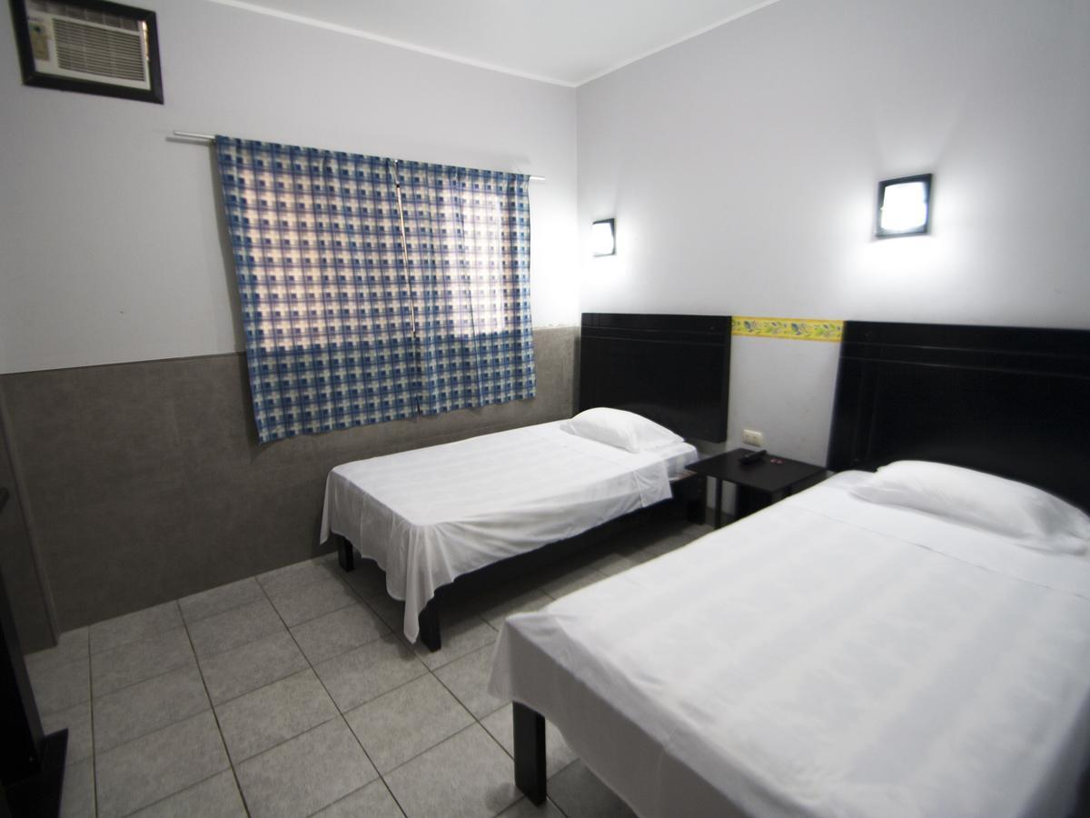 Jer'S Hostal Tumbes Eksteriør bilde