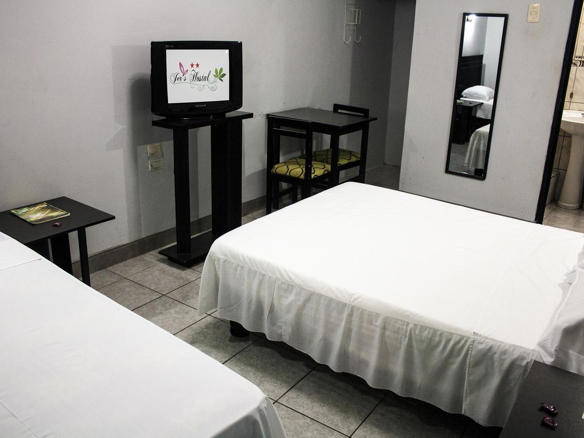 Jer'S Hostal Tumbes Eksteriør bilde