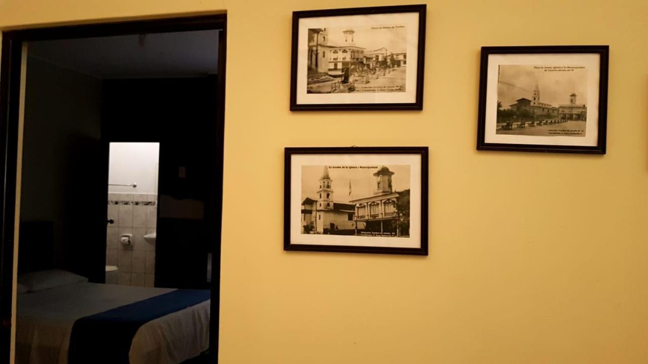 Jer'S Hostal Tumbes Eksteriør bilde